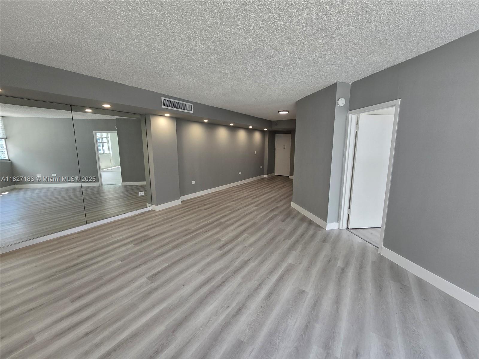 999 Brickell Bay Drive, Unit 1908 Miami, FL 33131 - Photo 7 of 38