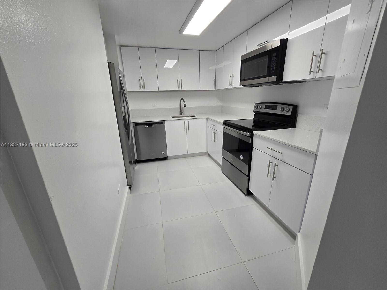 999 Brickell Bay Drive, Unit 1908 Miami, FL 33131 - Photo 8 of 38