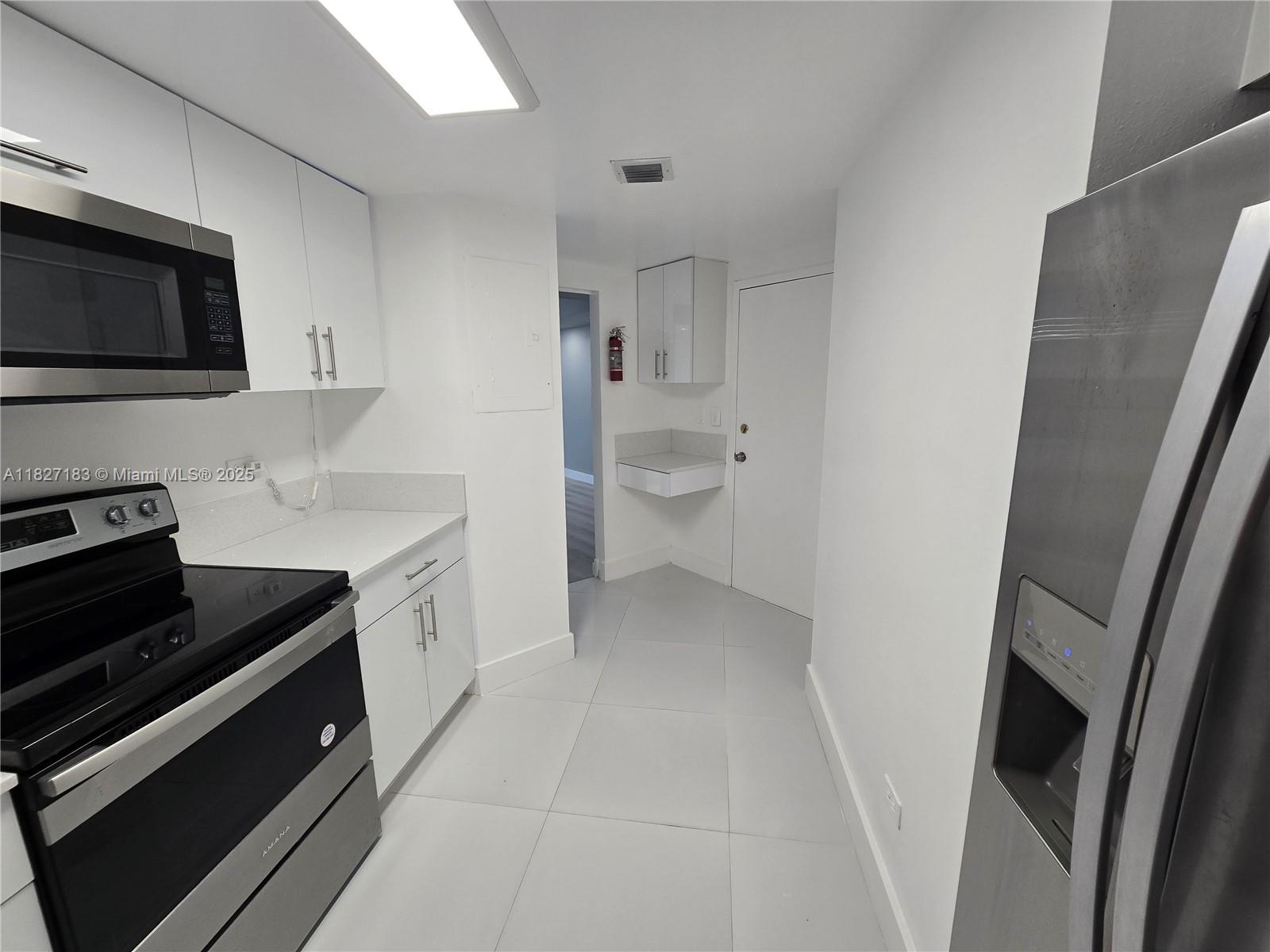 999 Brickell Bay Drive, Unit 1908 Miami, FL 33131 - Photo 9 of 38