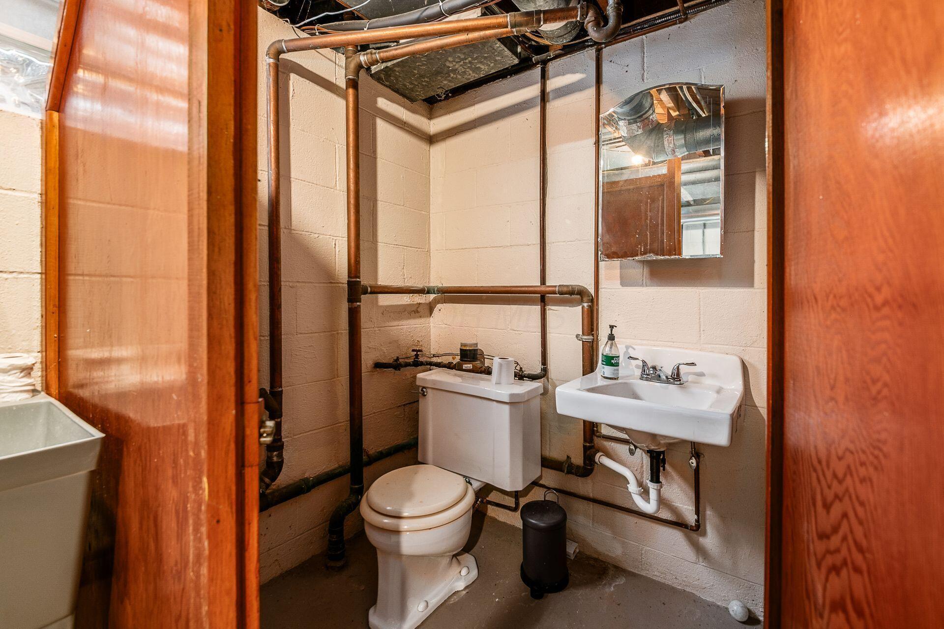 1806 Edgemont Road Columbus, OH 43212 - Photo 44 of 57 Lower Level Half Bath