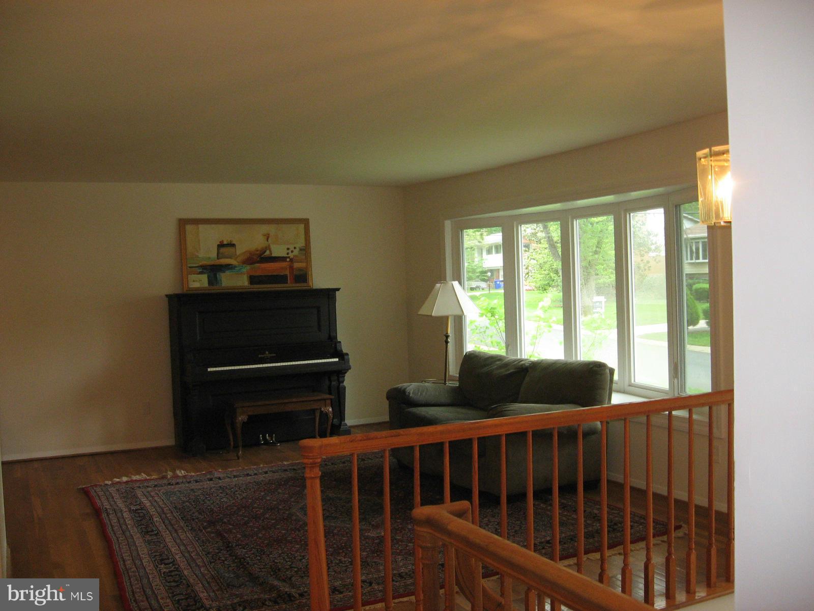 11804 Smoketree Road Potomac, MD 20854 - Photo 11 of 24 Living Room