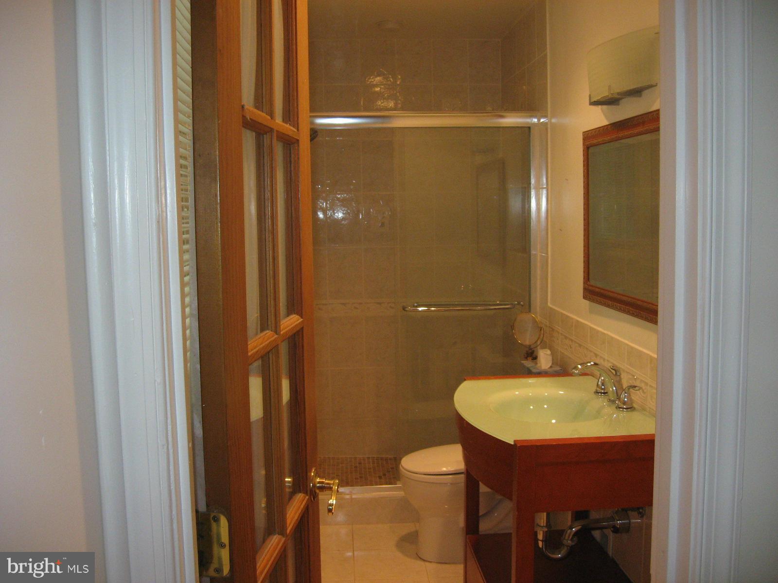 11804 Smoketree Road Potomac, MD 20854 - Photo 13 of 24 Bath (Master)