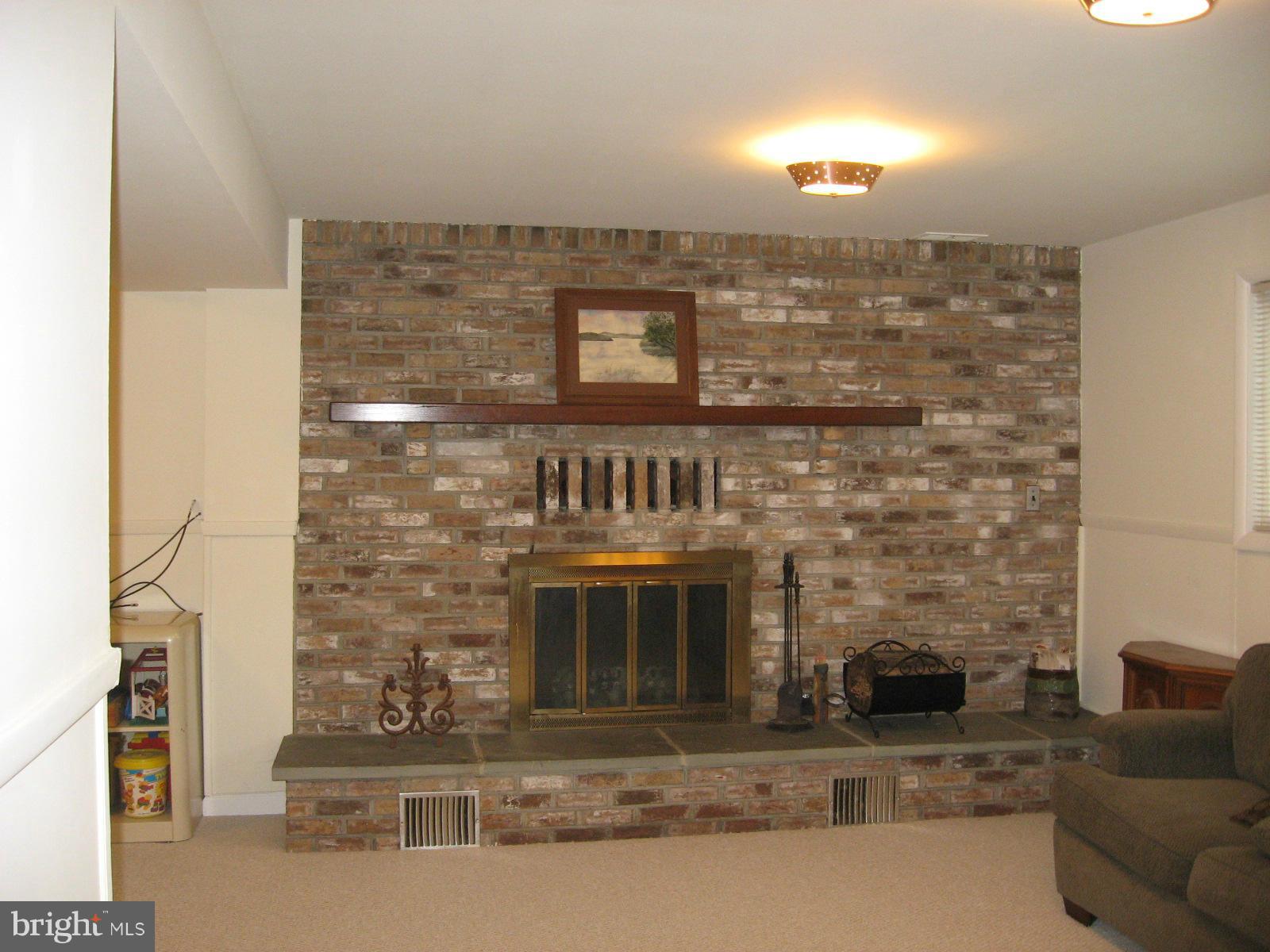 11804 Smoketree Road Potomac, MD 20854 - Photo 16 of 24 Family Room