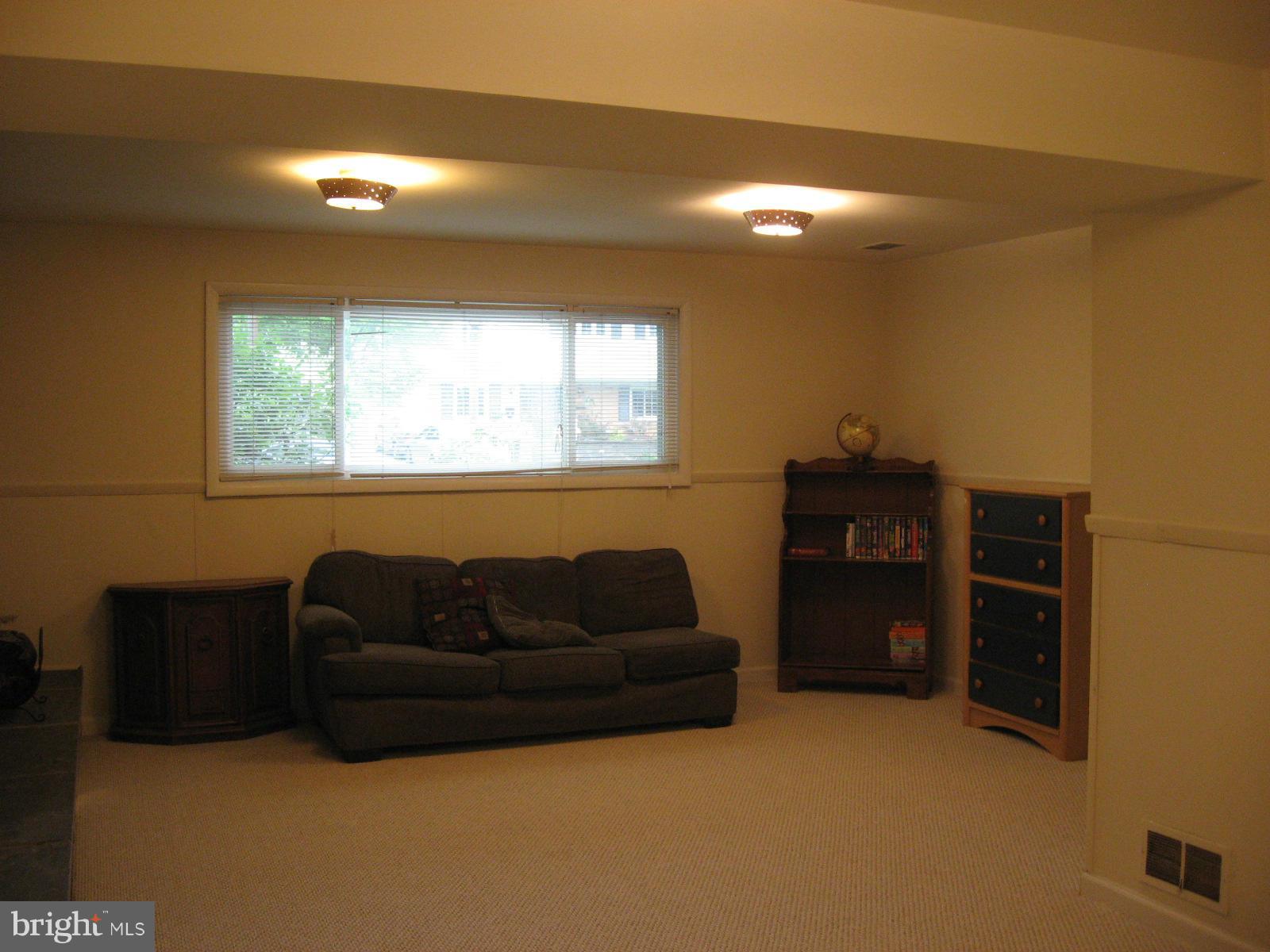 11804 Smoketree Road Potomac, MD 20854 - Photo 17 of 24 Family Room