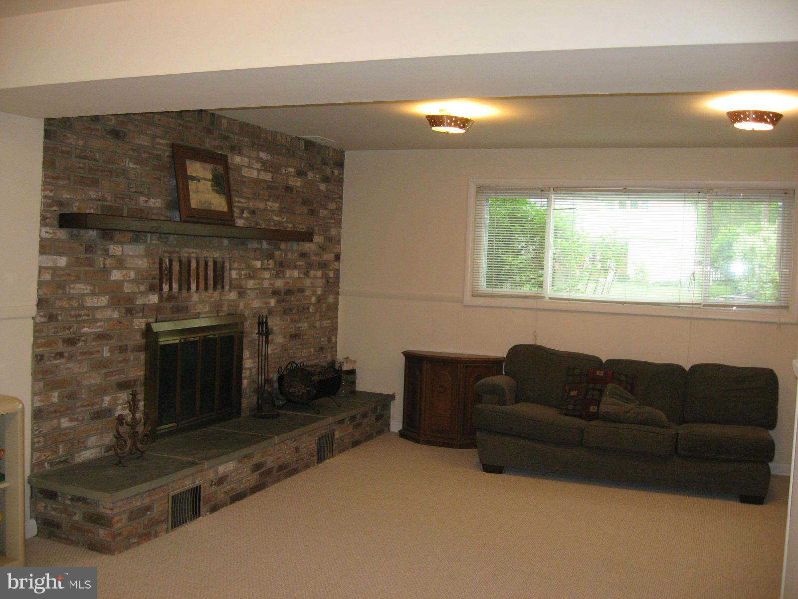 11804 Smoketree Road Potomac, MD 20854 - Photo 18 of 24 Family Room