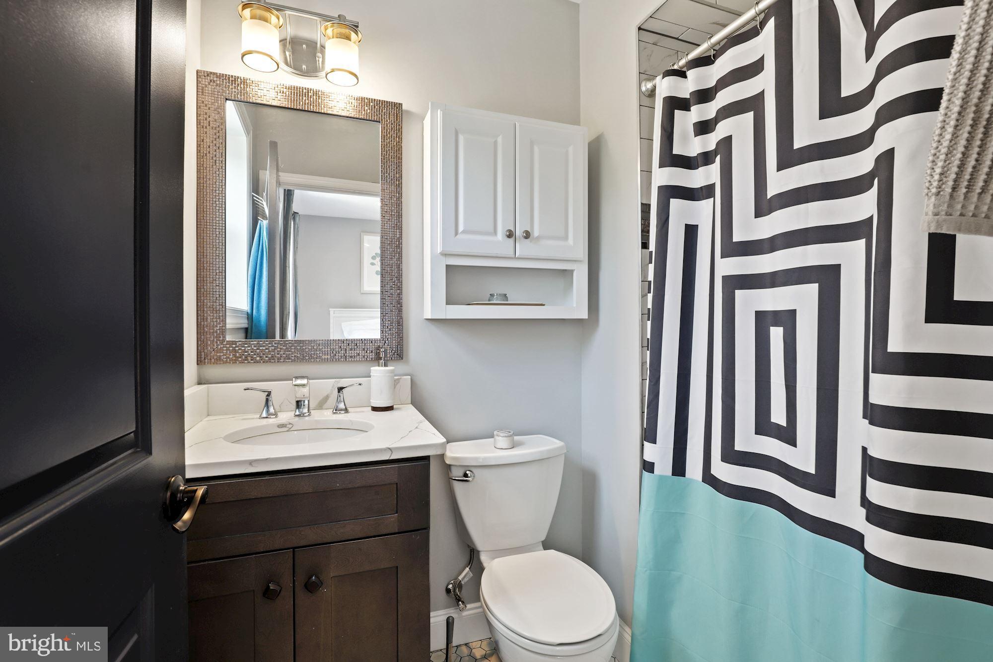 1634 Ridge Place Southeast Washington, DC 20020 - Photo 13 of 27 Contemporary En-suite bath