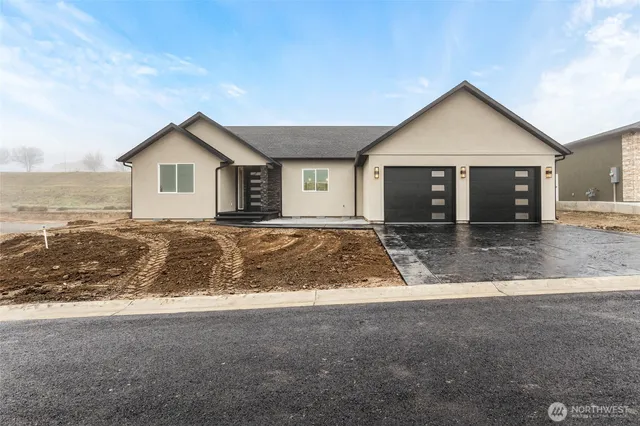 $585,000 | 114 Vineyard View Lane, Yakima, WA 98901