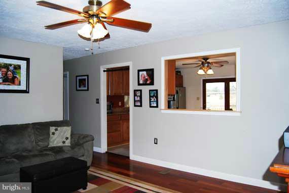 238 Payne Road Winchester, VA 22603 - Photo 15 of 18 Living Room