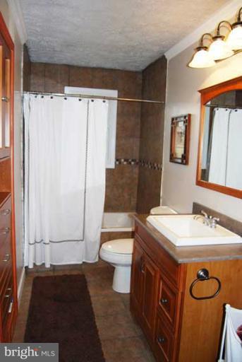 238 Payne Road Winchester, VA 22603 - Photo 10 of 18 Bath