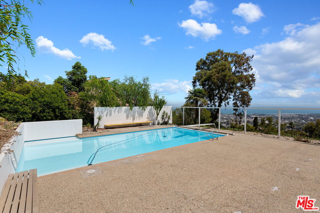1322 Dover Road Santa Barbara, CA 93103 - Photo 12 of 19 a view of outdoor space and yard