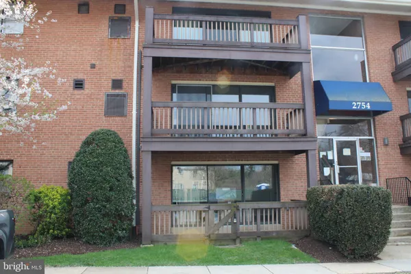 $2,000 | 2754 Hollywood Road, Unit 101, Falls Church, VA 22043