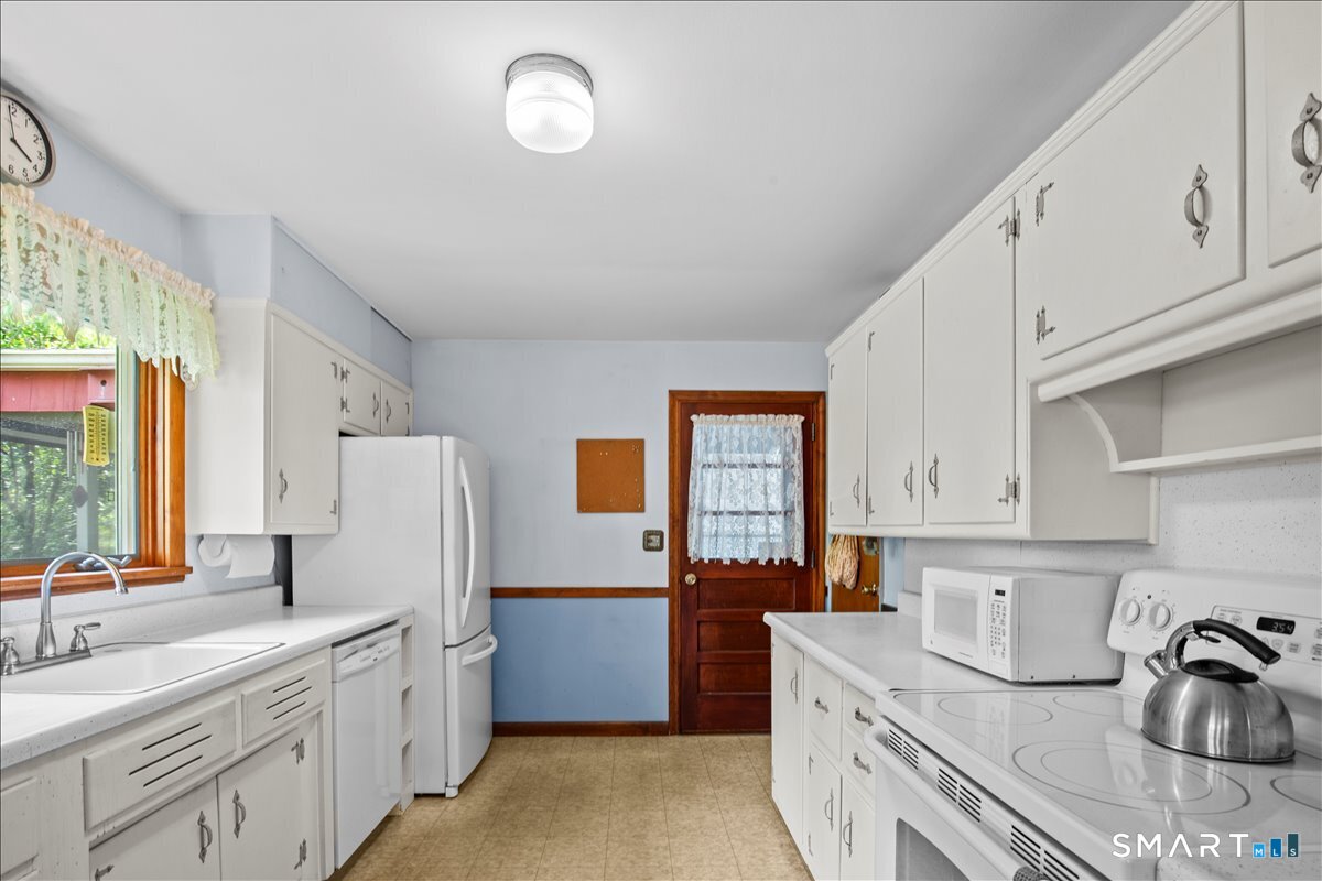 106 Ridgewood Road Wallingford, CT 06492 - Photo 9 of 30