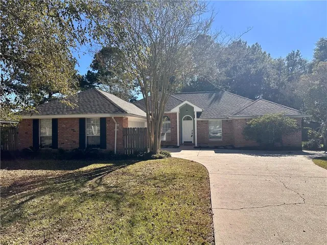 $2,300 | Undisclosed Address, Mandeville, LA 70448