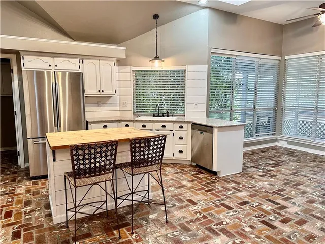 $2,300 | Undisclosed Address, Mandeville, LA 70448