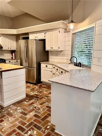 $2,300 | Undisclosed Address, Mandeville, LA 70448