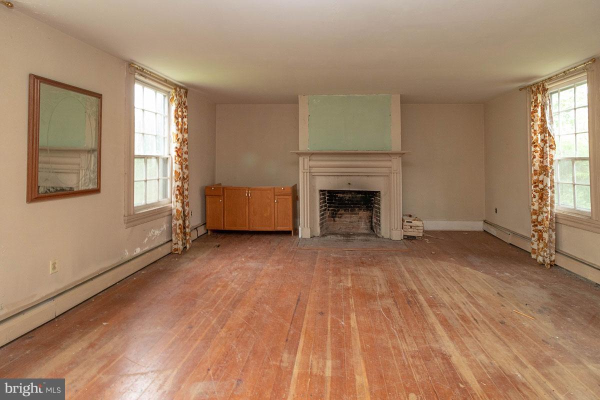 17700 Barnesville Road Dickerson, MD 20842 - Photo 4 of 24 Interior (General)