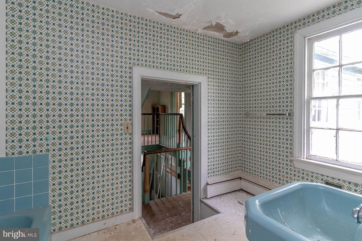 17700 Barnesville Road Dickerson, MD 20842 - Photo 7 of 24 Bath
