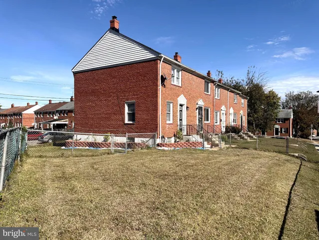 a view of a house with entertaining space