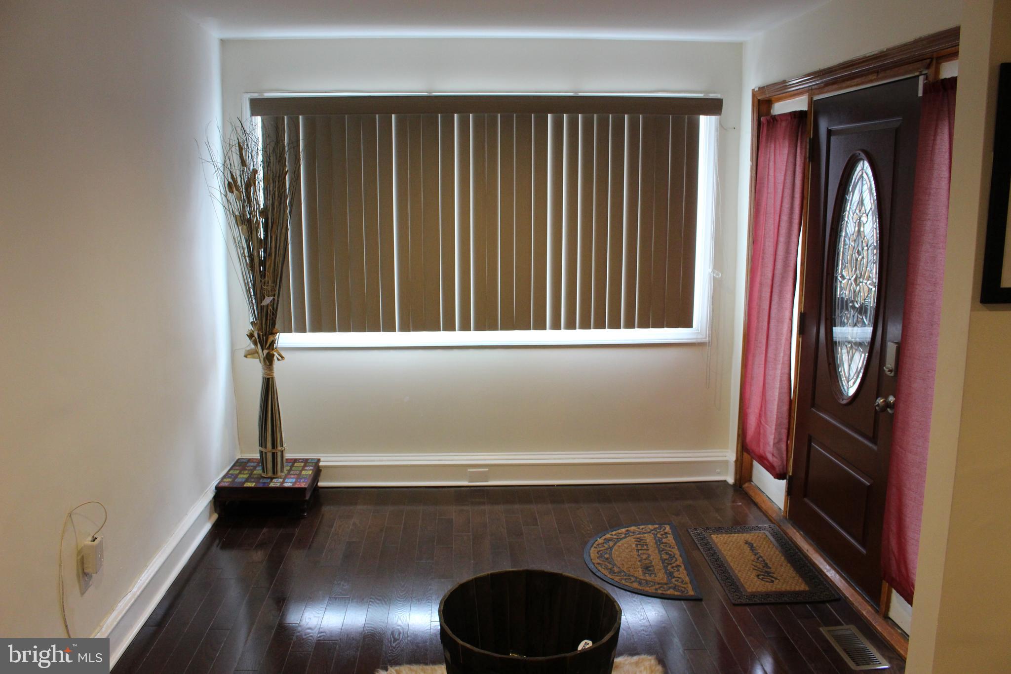 1051 Flanders Road Philadelphia, PA 19151 - Photo 3 of 25 Gallery Image 3