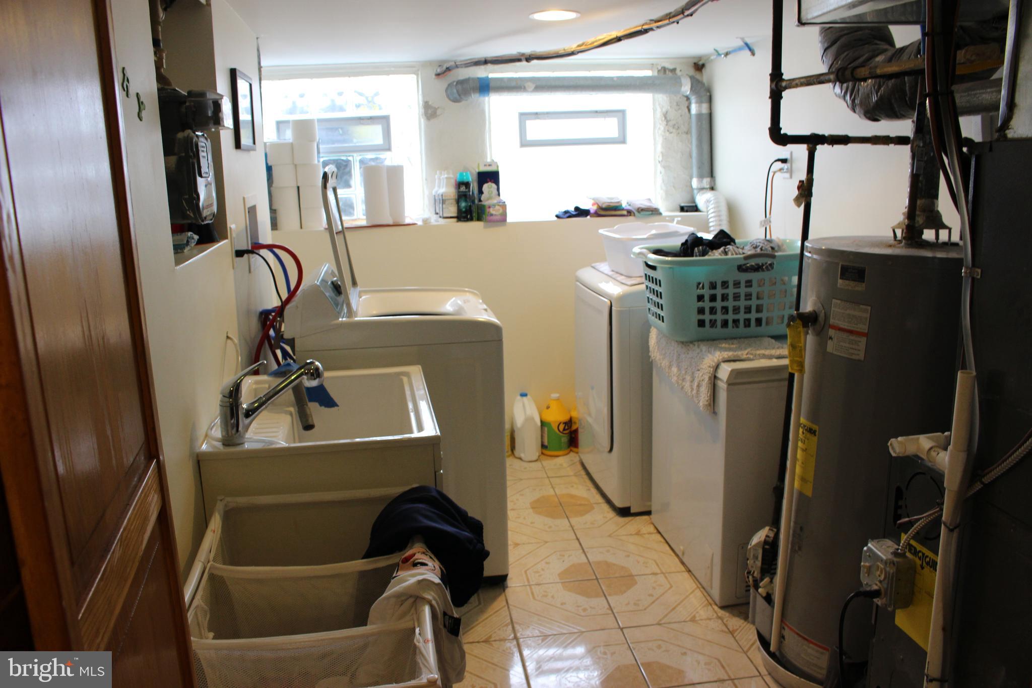 1051 Flanders Road Philadelphia, PA 19151 - Photo 22 of 25 Laundry