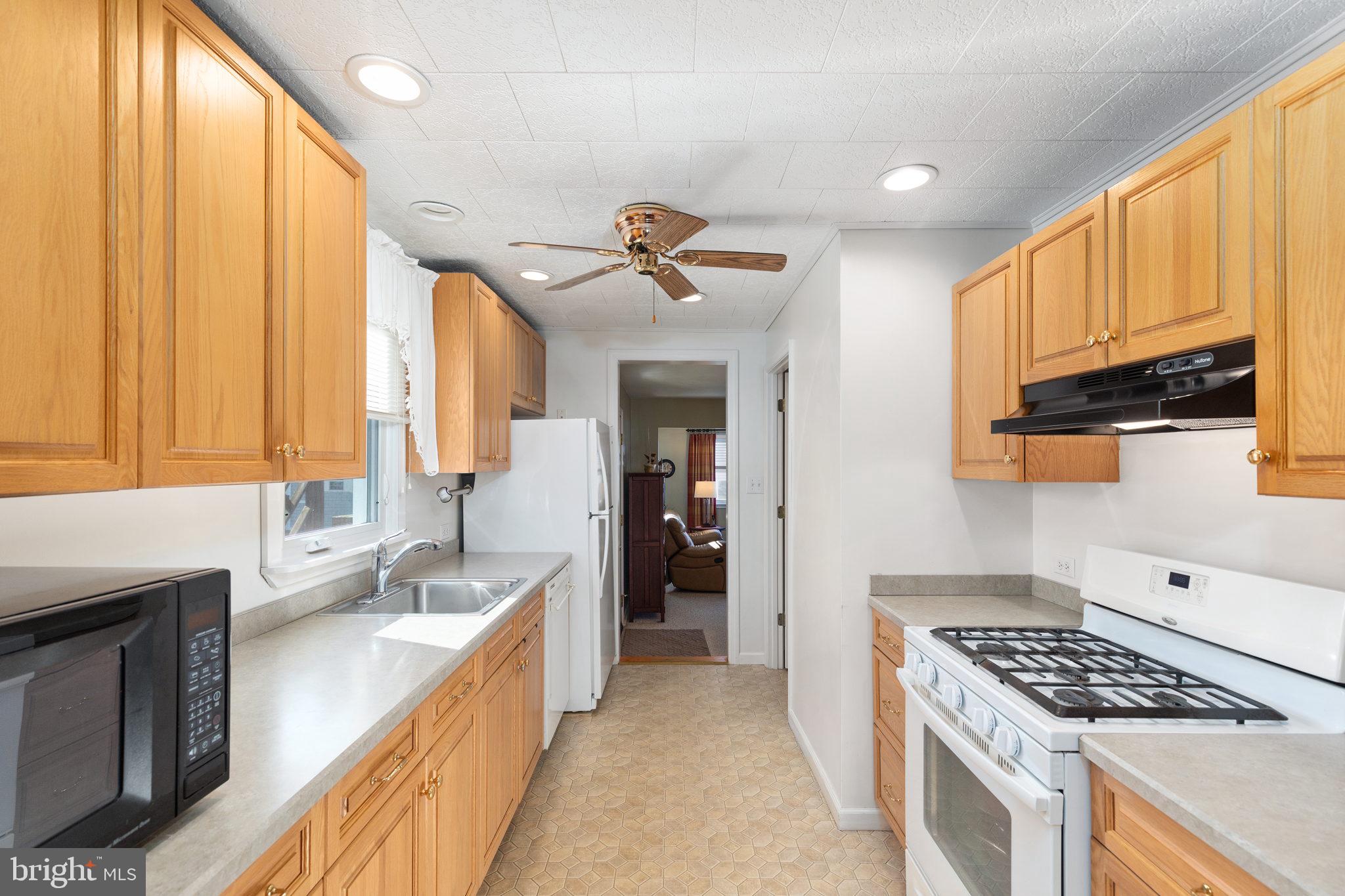 1758 Brookview Road Baltimore, MD 21222 - Photo 9 of 32