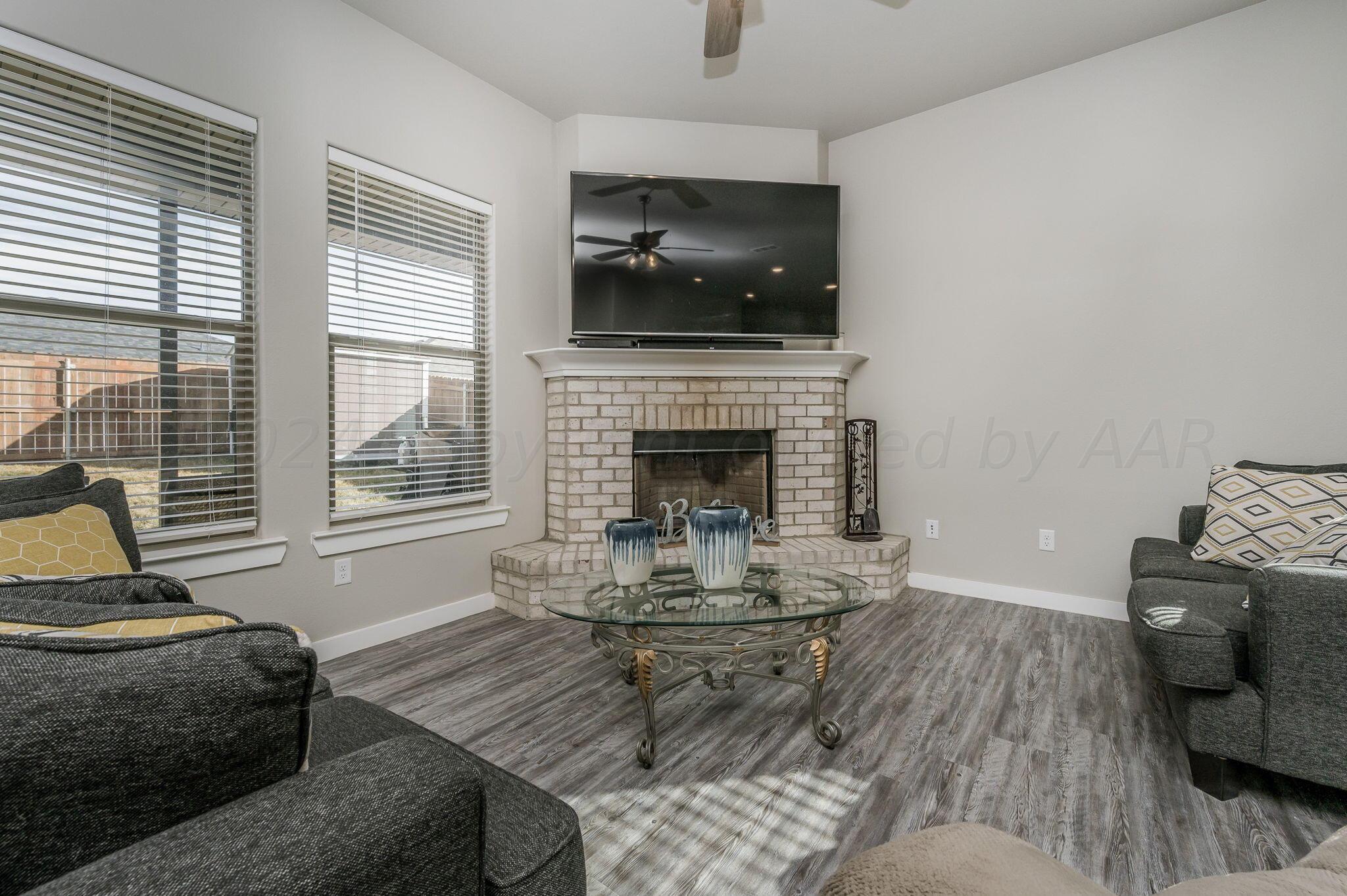 1742 Lullwater Road Amarillo, TX 79118 - Photo 8 of 21 Living Room