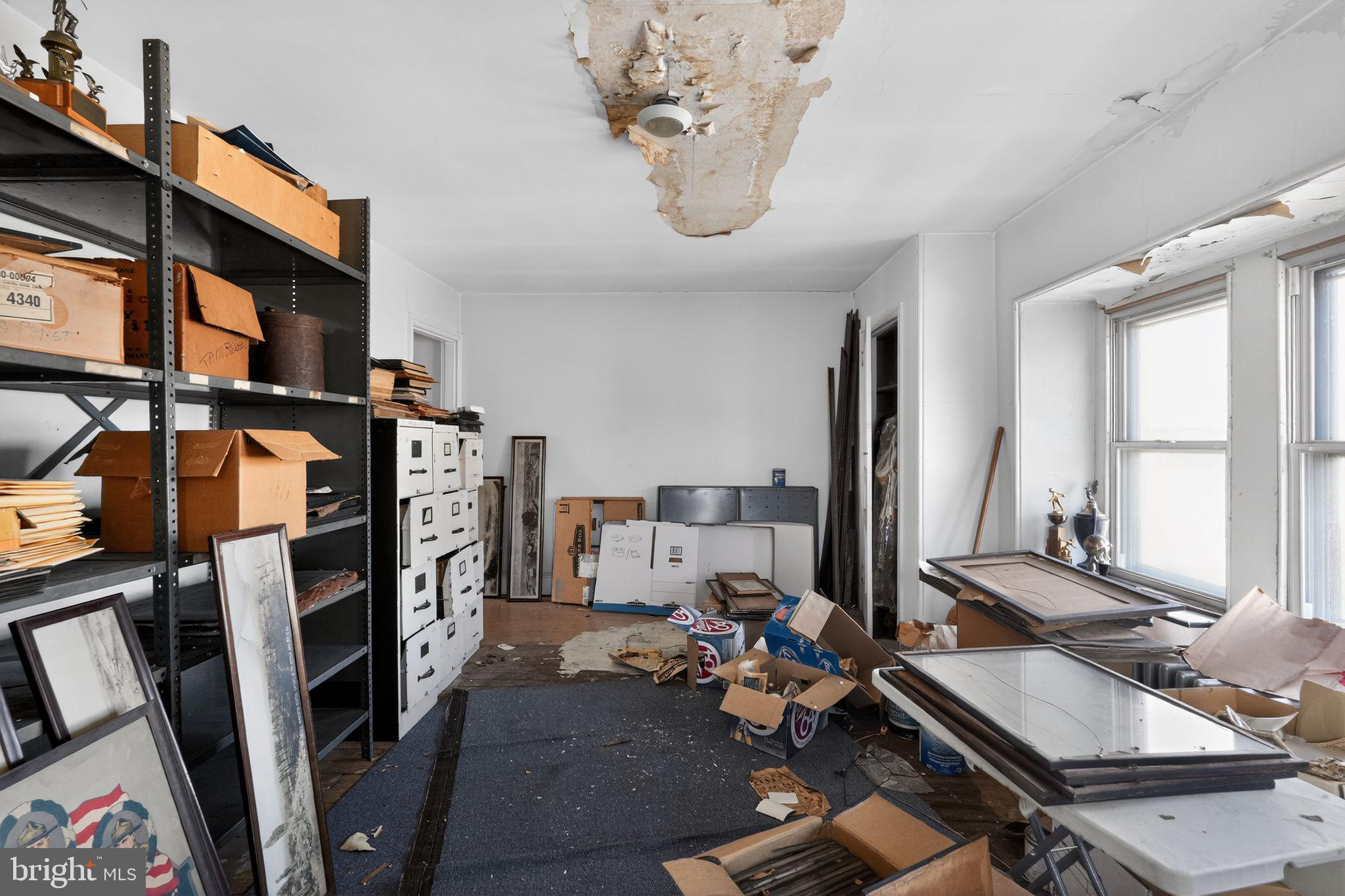 6600 Ridge Avenue Philadelphia, PA 19128 - Photo 29 of 47 a room with furniture