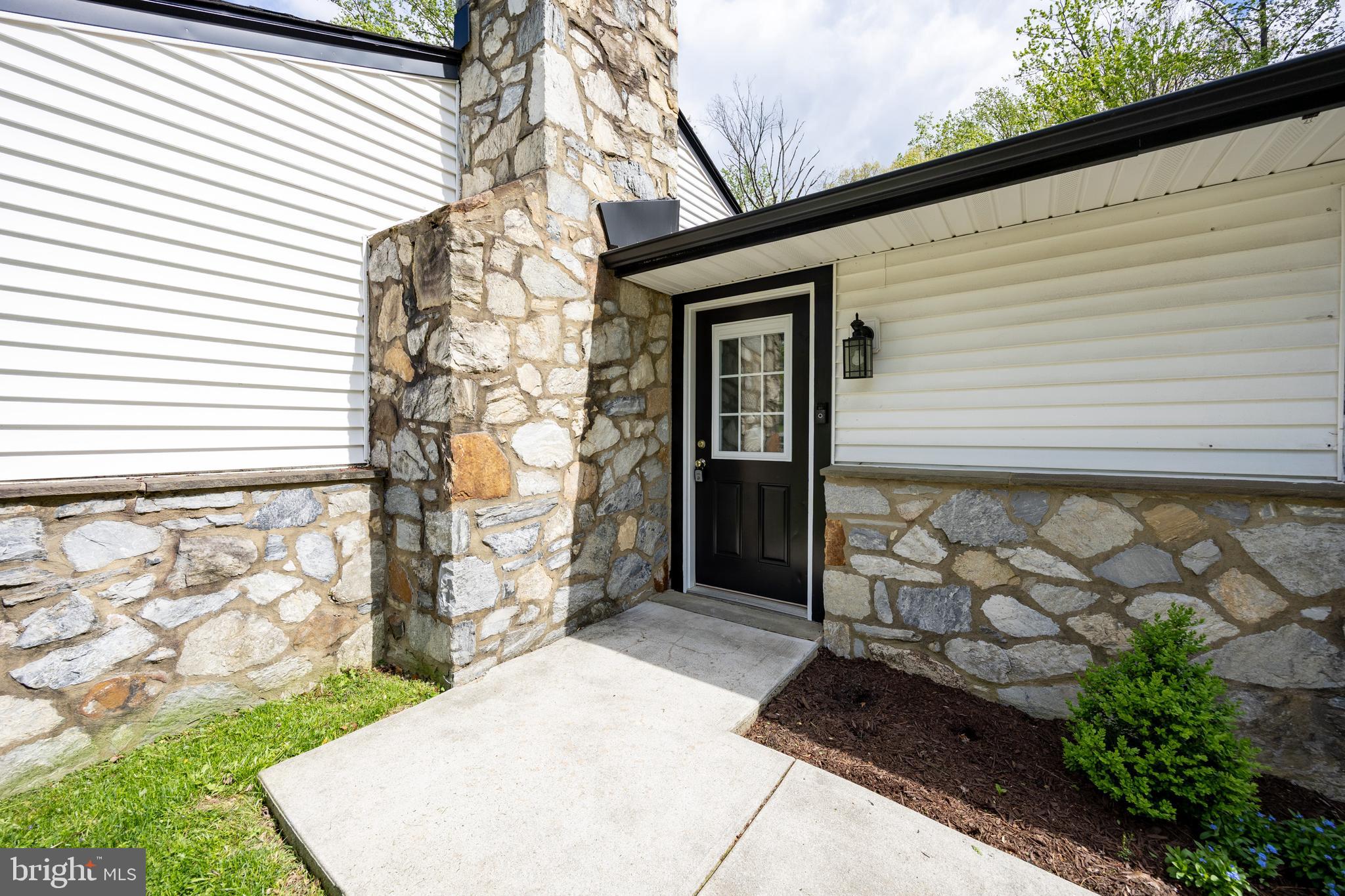 560 Norwood Road Downingtown, PA 19335 - Photo 4 of 42