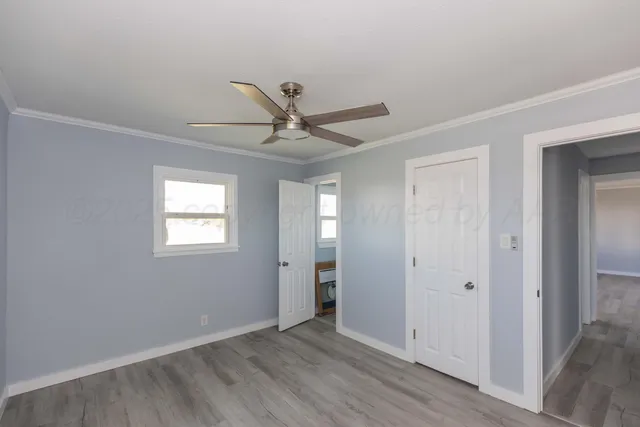 a view of a livingroom with a ceiling fan and wooden floor