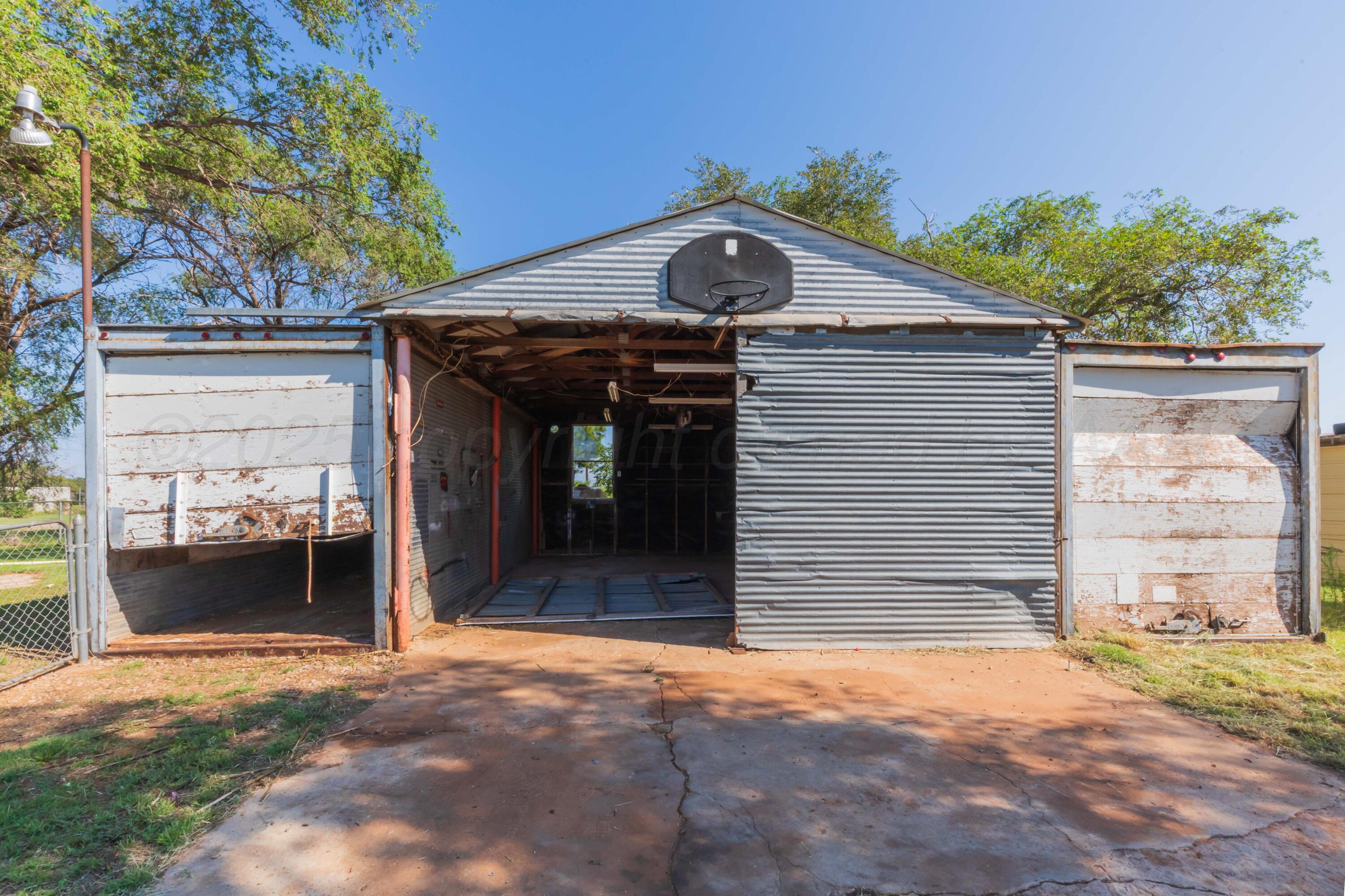 1100 North Missouri Street Shamrock, TX 79079 - Photo 36 of 39 a front view of a house with a yard