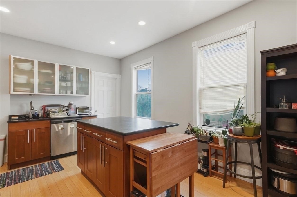 26 Chestnut Avenue, Unit 1 Boston, MA 02130 - Photo 3 of 24