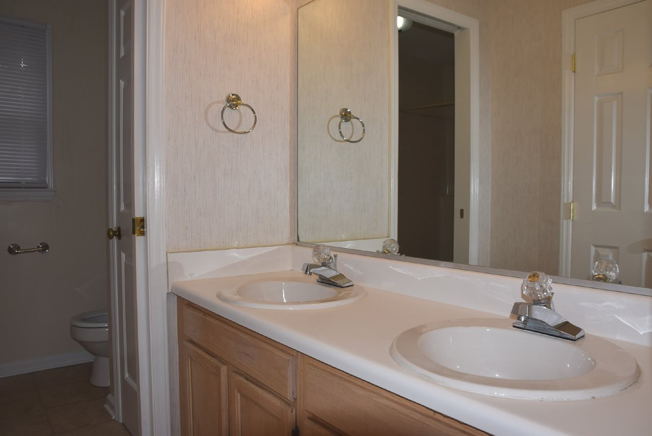 4608 Thurmount Place Raleigh, NC 27604 - Photo 14 of 30 Master Bath