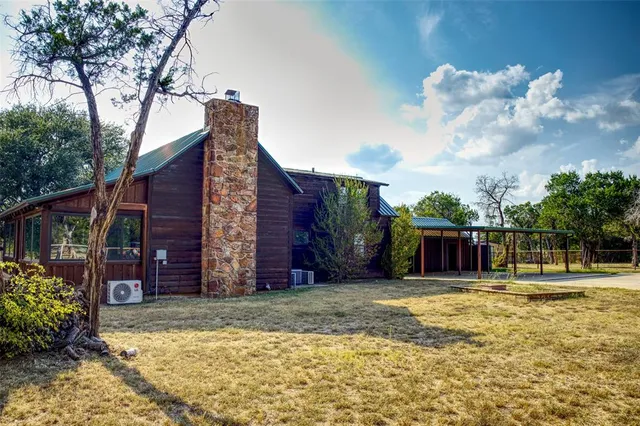 a view of a house with a backyard