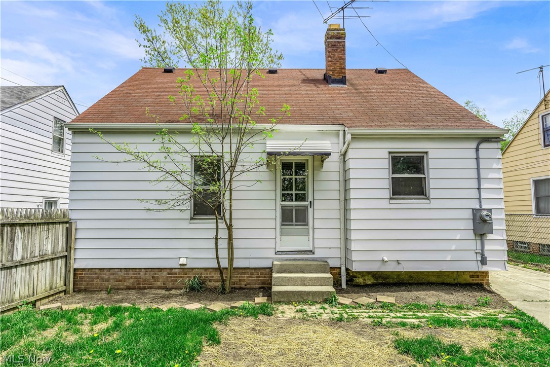 1828 South Green Road Cleveland, OH 44121 - Photo 29 of 30 View of rear view of property