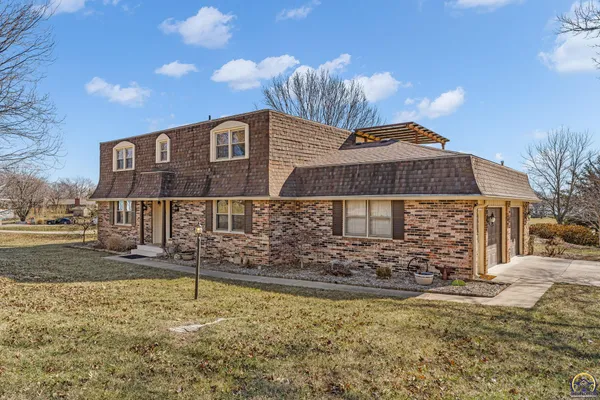 $359,900 | 3342 Southwest Friar Road, Topeka, KS 66614