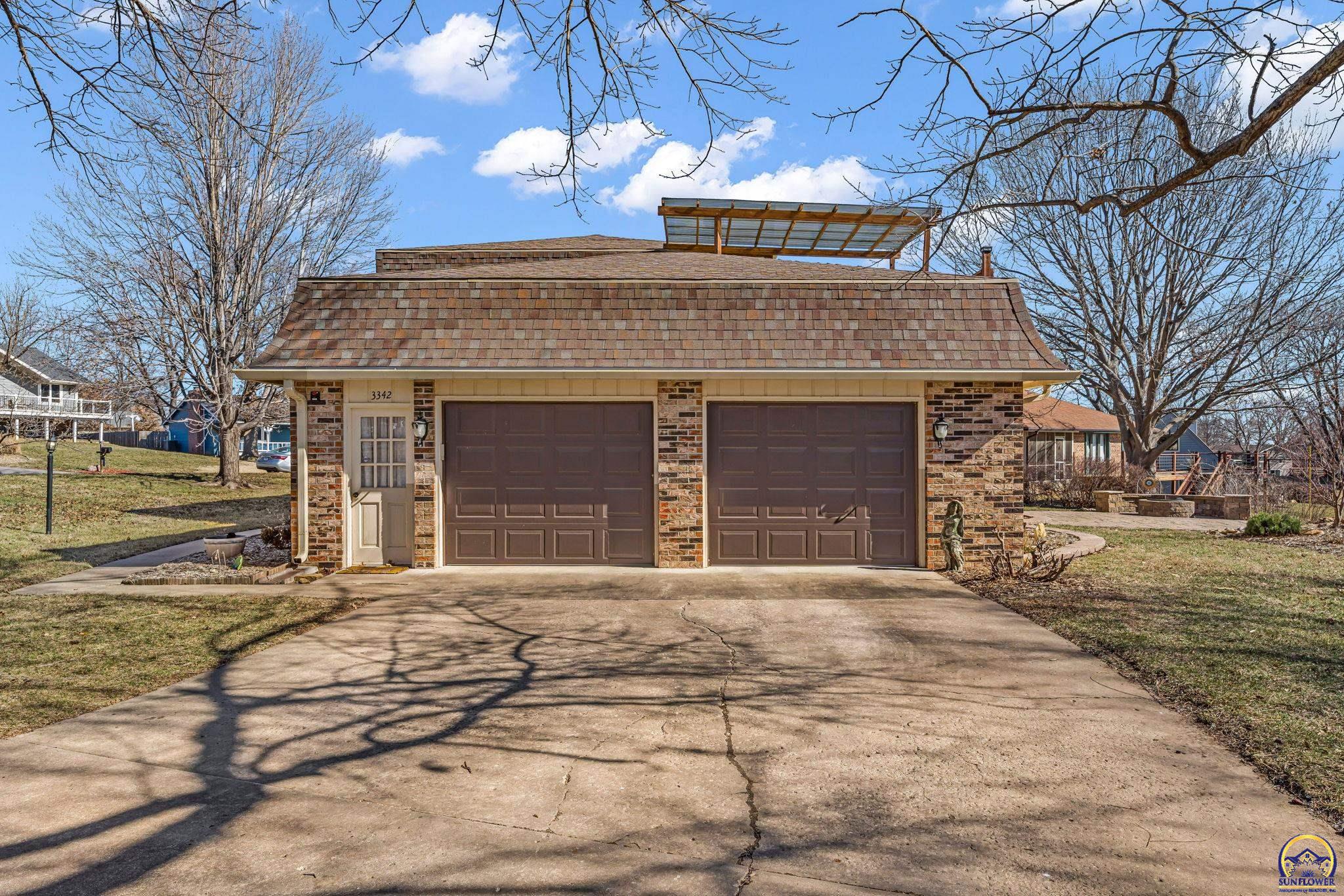 3342 Southwest Friar Road Topeka, KS 66614 - Photo 3 of 47