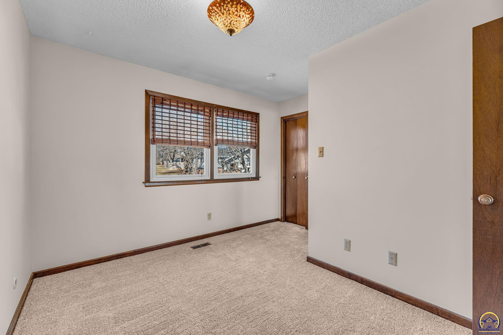 3342 Southwest Friar Road Topeka, KS 66614 - Photo 32 of 47