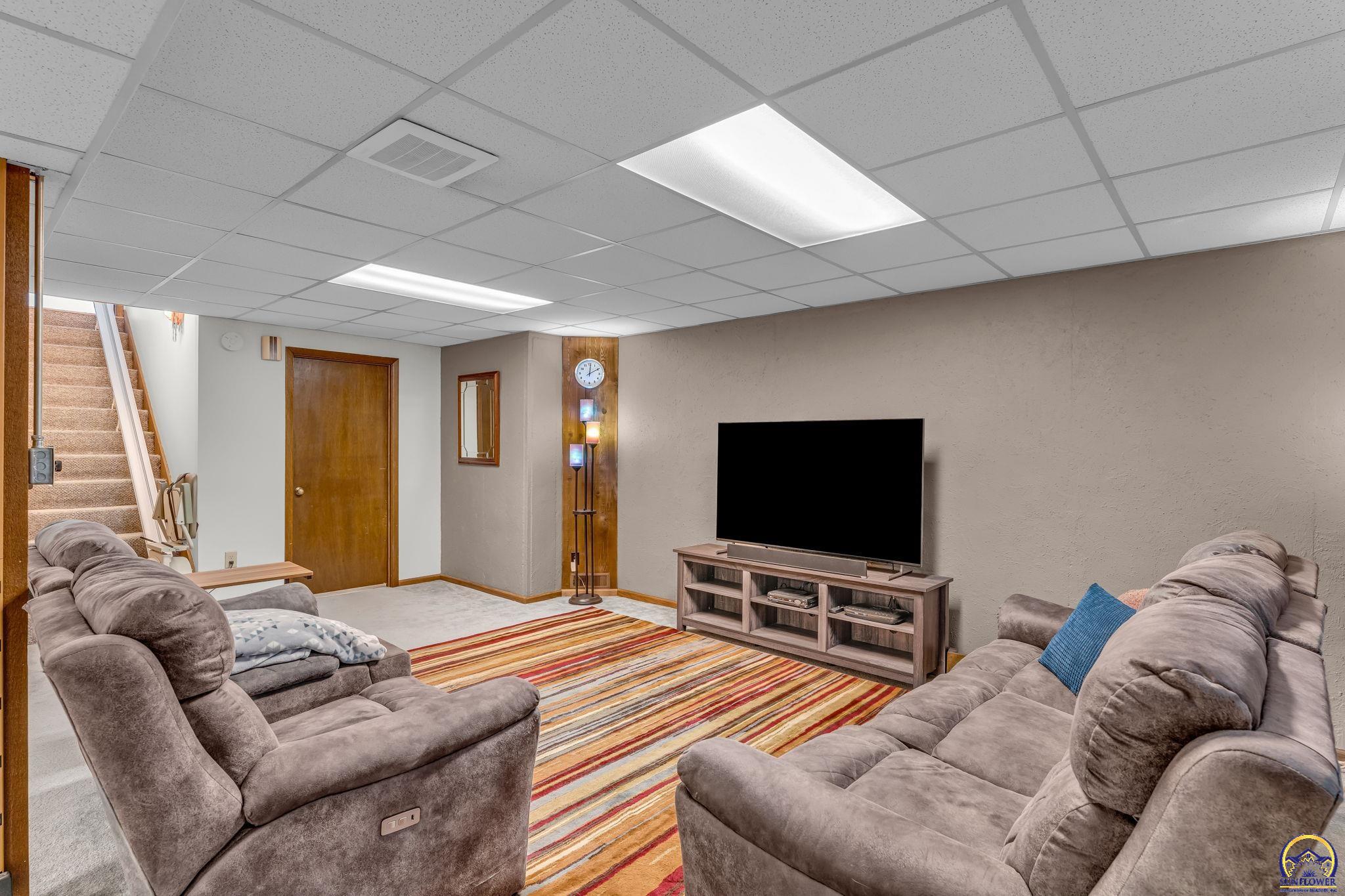 3342 Southwest Friar Road Topeka, KS 66614 - Photo 39 of 47