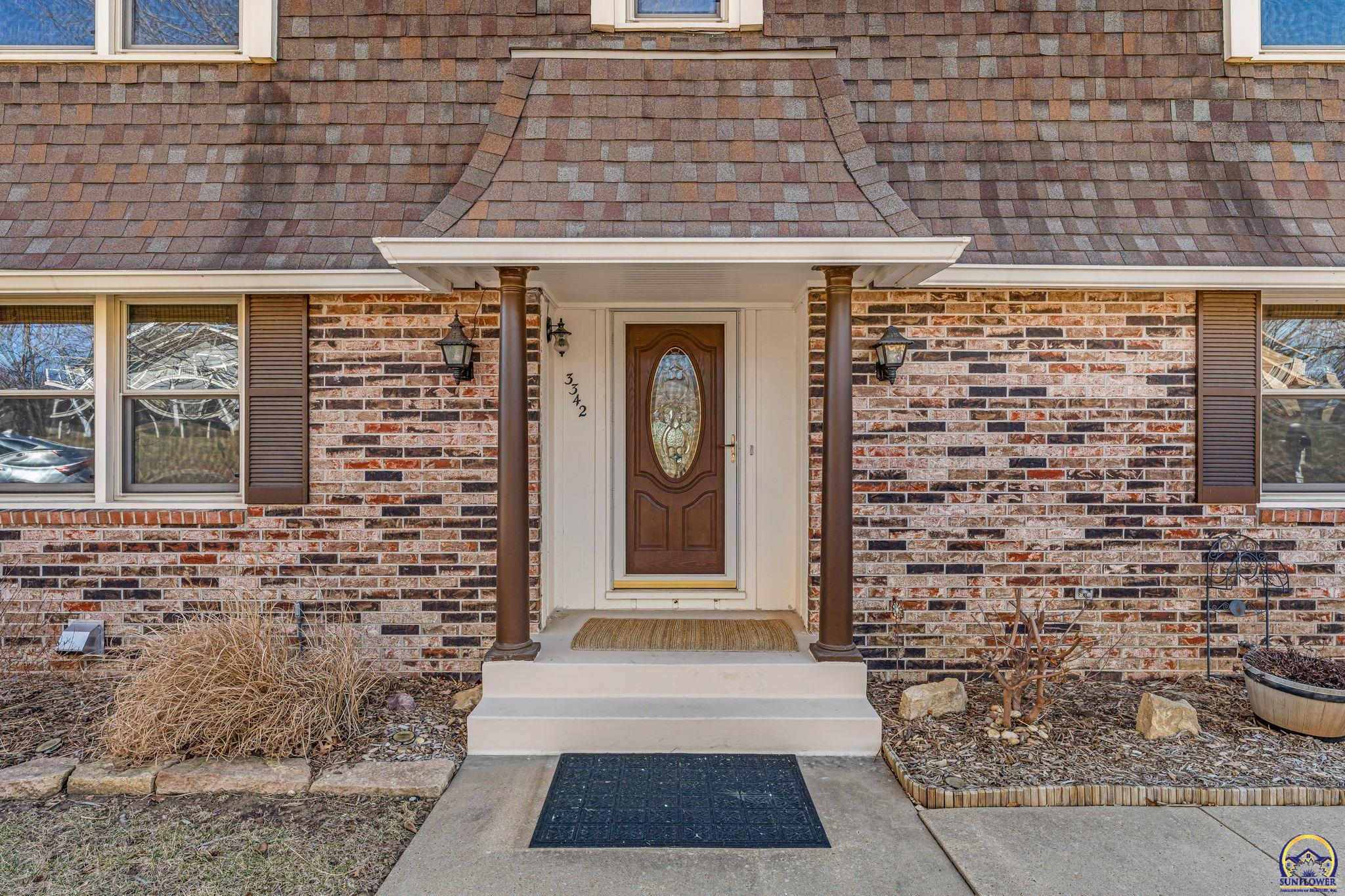 3342 Southwest Friar Road Topeka, KS 66614 - Photo 4 of 47