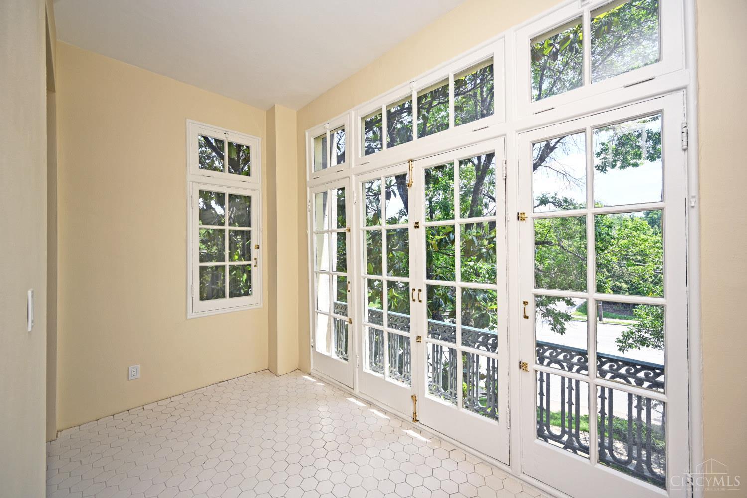 2138 Madison Road, Unit I Cincinnati, OH 45208 - Photo 16 of 41