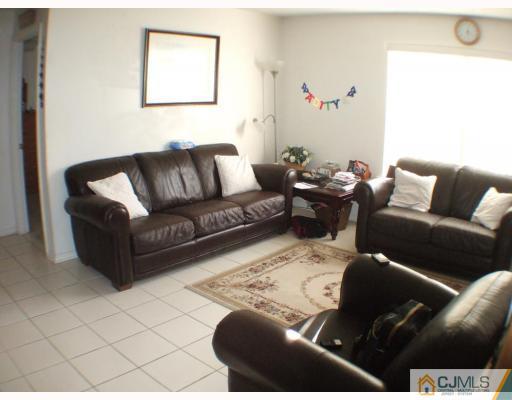 131 Inverness Drive Edison, NJ 08820 - Photo 3 of 8 Gallery Image 3