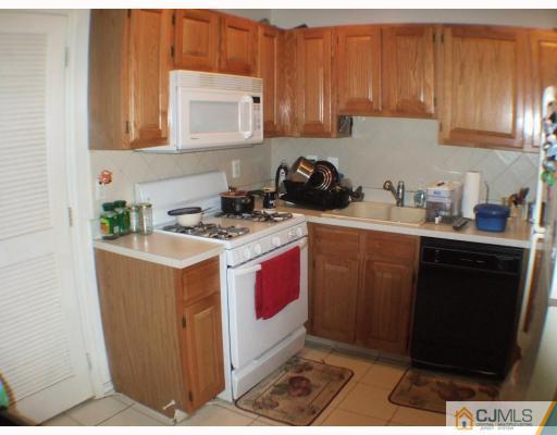 131 Inverness Drive Edison, NJ 08820 - Photo 4 of 8 Gallery Image 4
