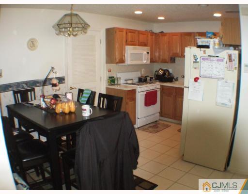 131 Inverness Drive Edison, NJ 08820 - Photo 5 of 8 Gallery Image 5