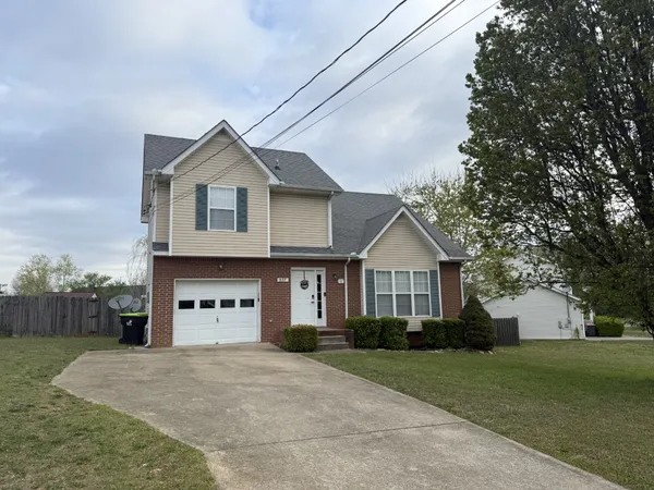 $1,600 | 977 Roedeer Drive, Clarksville, TN 37042
