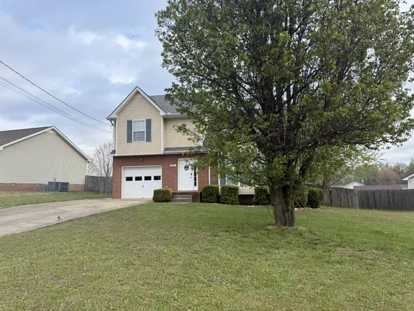 $1,600 | 977 Roedeer Drive, Clarksville, TN 37042