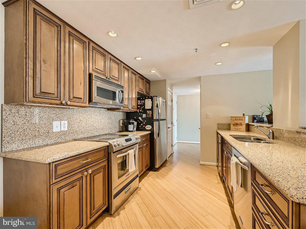 250 President Street, Unit 806 Baltimore, MD 21202 - Photo 11 of 56 great kitchen