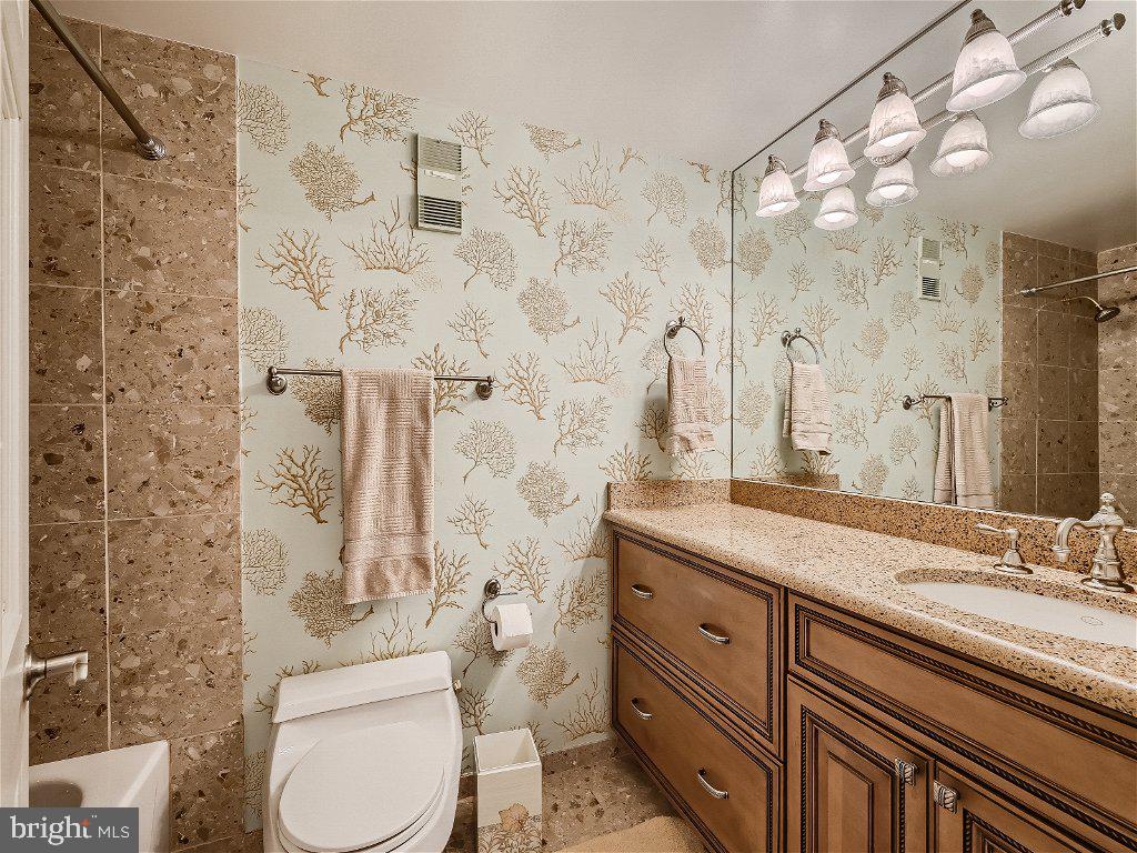 250 President Street, Unit 806 Baltimore, MD 21202 - Photo 16 of 55 2nd bath