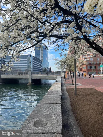 $450,000 | 250 President Street, Unit 806, Baltimore, MD 21202