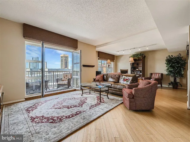 $450,000 | 250 President Street, Unit 806, Baltimore, MD 21202