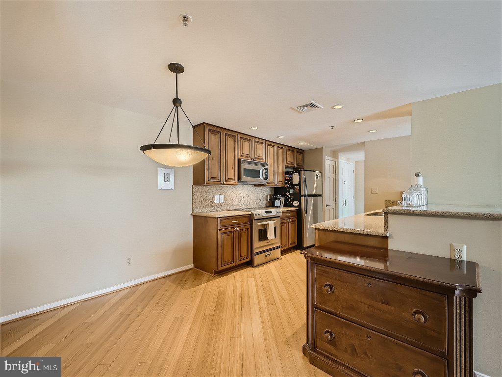 250 President Street, Unit 806 Baltimore, MD 21202 - Photo 35 of 55